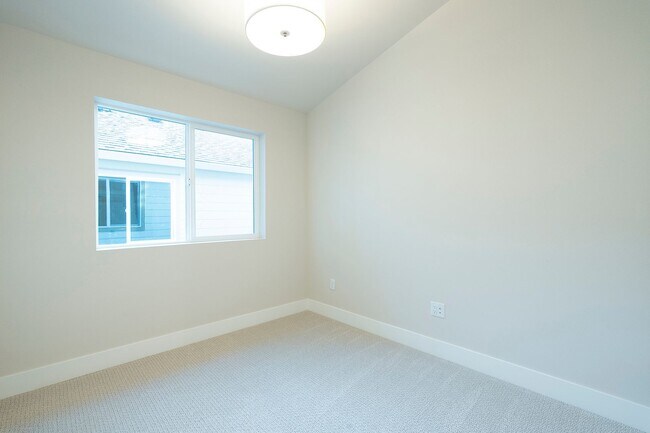 Building Photo - 2 Weeks Free W/ Approved Application By 08...