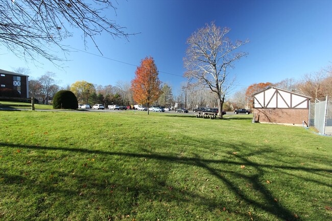 Building Photo - 139 King St