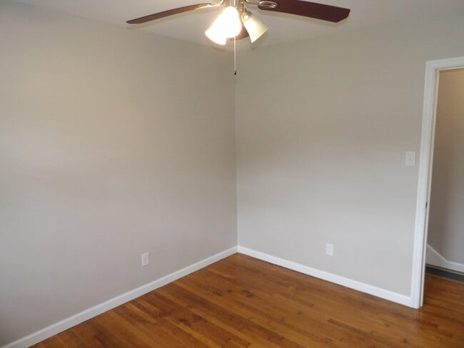 Building Photo - 286 Zandale Dr