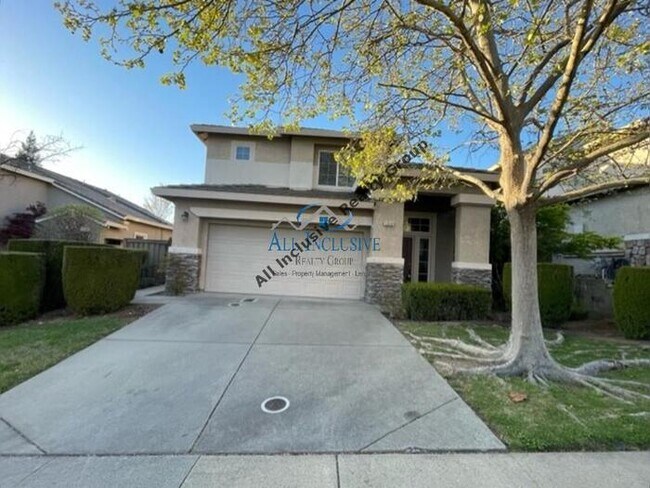 Building Photo - Charming 3-Bedroom Home in Desirable Folso...