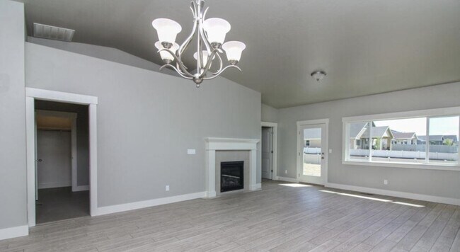 Building Photo - Elisha