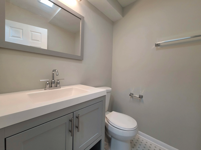 Building Photo - 2 bedroom in Oak Park IL 60302