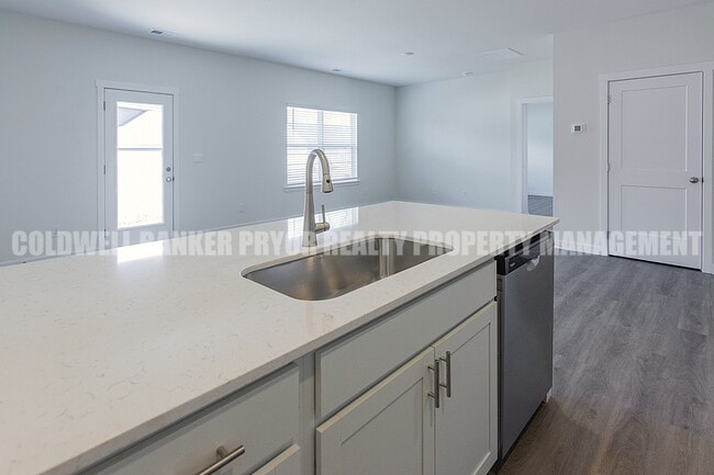 Building Photo - 7492 Bendire Lp