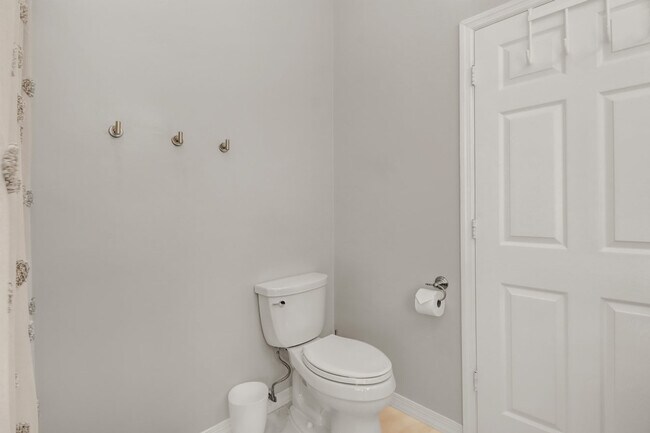 Building Photo - 619 98th Ave N