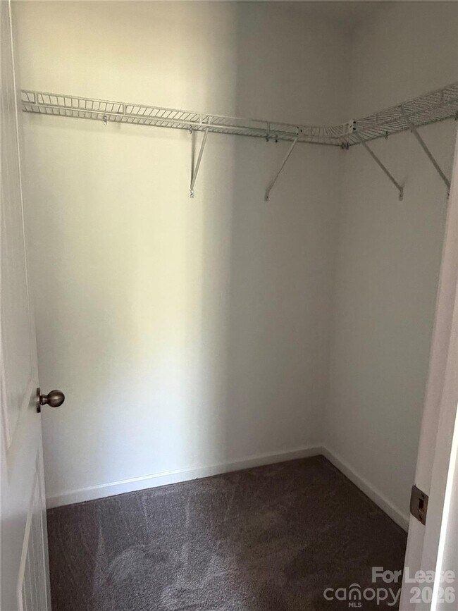 Building Photo - 408 S Elm St