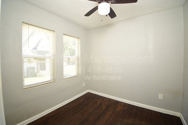 Building Photo - 613 E Xyler St