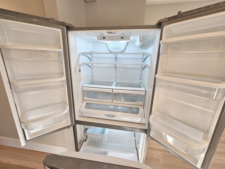 Building Photo - 70 Tufts St