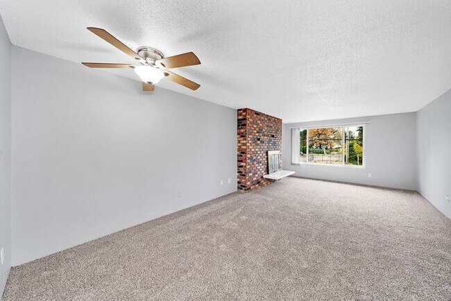 Building Photo - Lovely 2 Bedroom, Hurry In Today!! $500 VISA GIFTCARD AT MOVE IN, JUST IN TIME FOR THE HOLIDAYS!