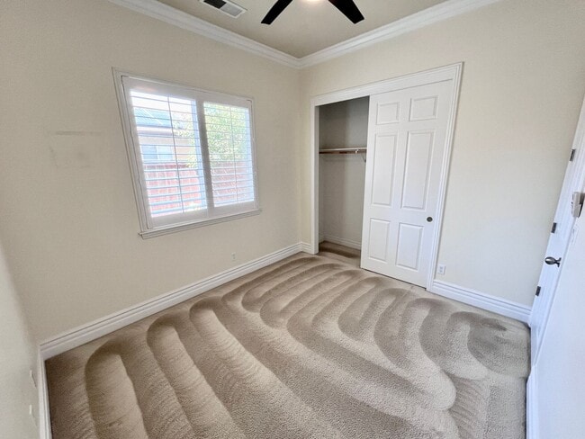 Building Photo - $2,695 Bullard & Hwy 99, 4 Bedroom With So...