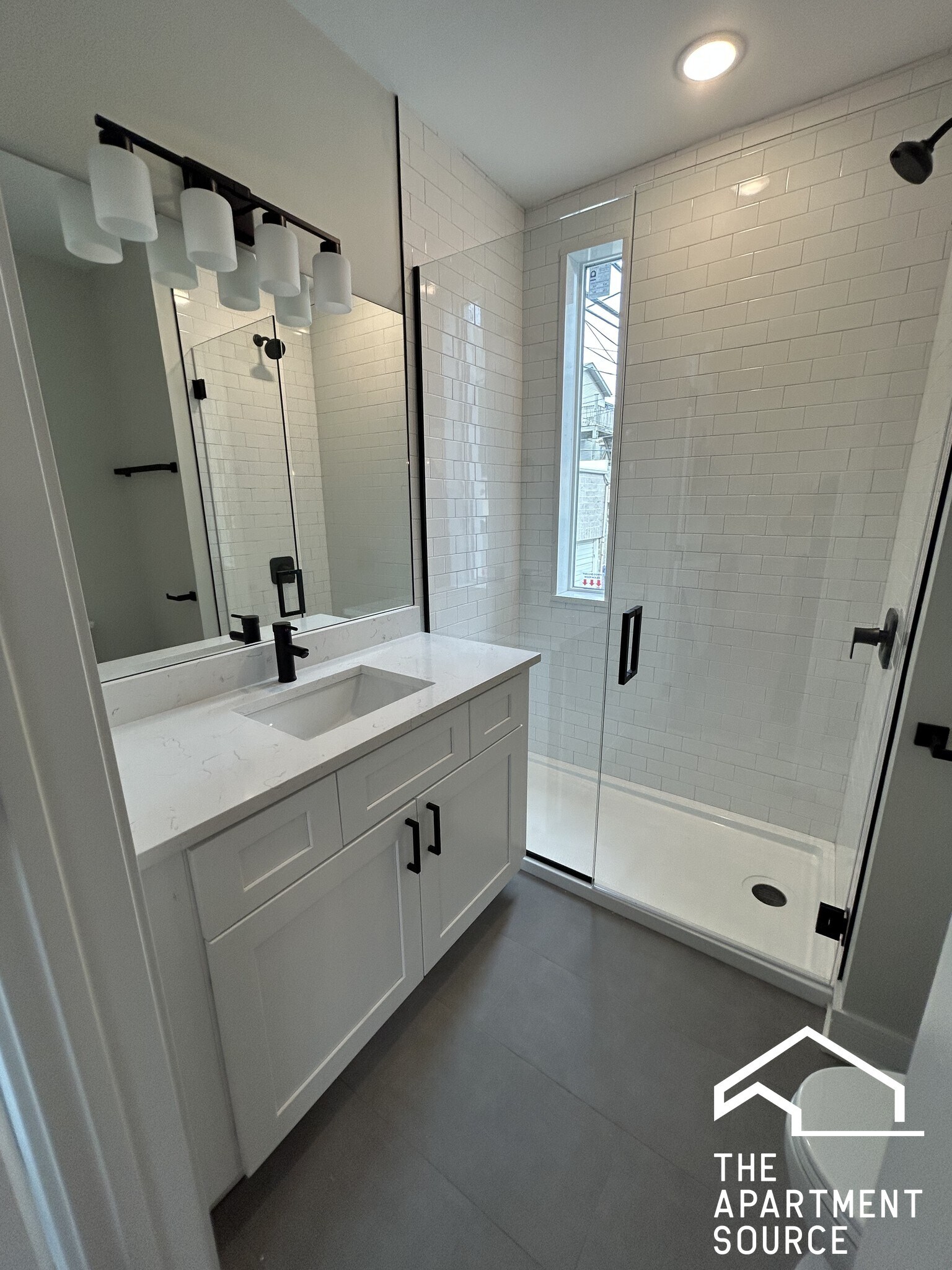 Building Photo - 858 N Paulina St