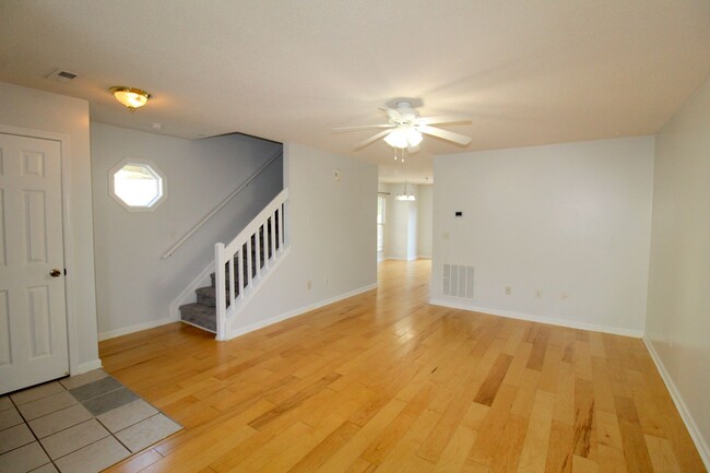 Building Photo - 869 Camelot Ln