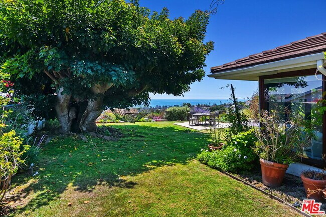 Building Photo - 1166 Las Pulgas Pl