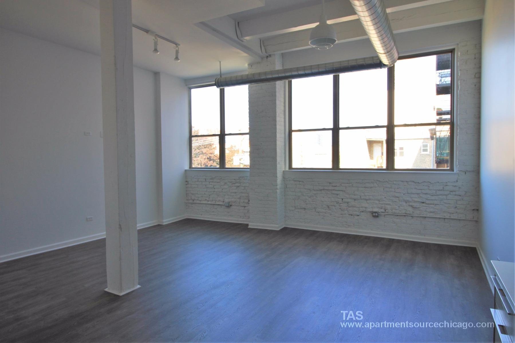 Building Photo - 932 W Dakin St