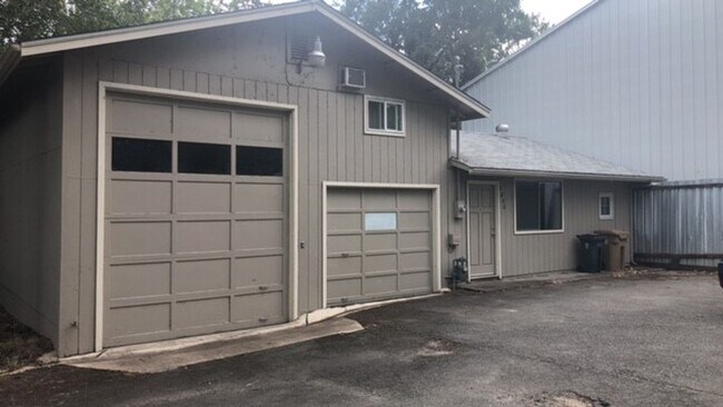 Primary Photo - 2802-2802 NW Highland Ave