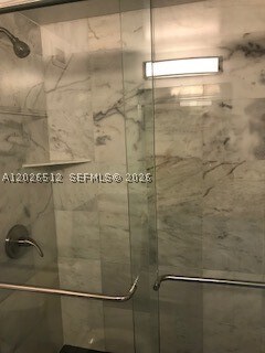 Building Photo - 2655 Collins Ave