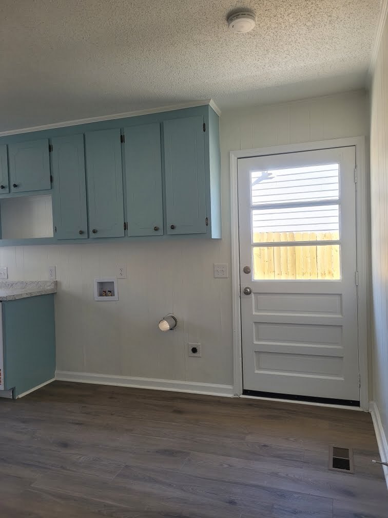 Building Photo - 2605 Vineyard St