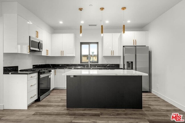 Building Photo - 1290 1/2 South Sherbourne Drive Apt #1920, Los Angeles, CA 90034 - 5 BR 4 BA house