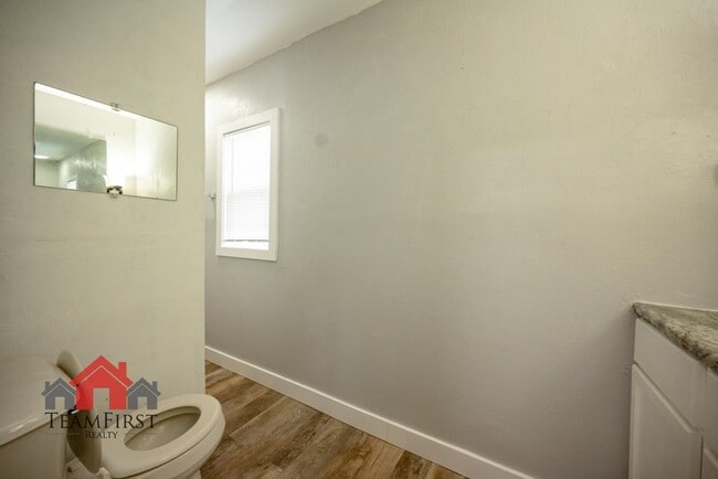 Building Photo - 505 Racine St