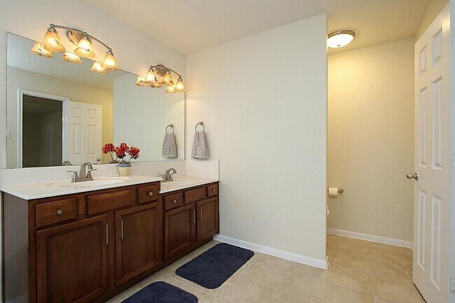 Building Photo - 29619 S Legends Bend Dr