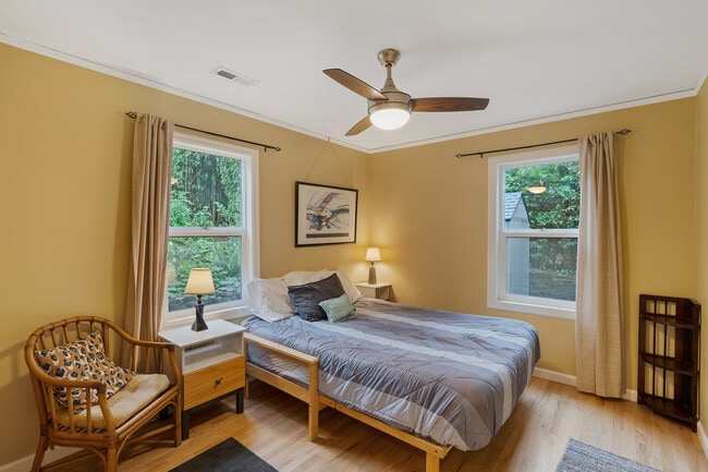 Building Photo - 6718 SW 36th Ave