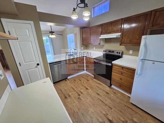 Building Photo - Check out this wonderful 3.0 bedroom, 2.0 ...