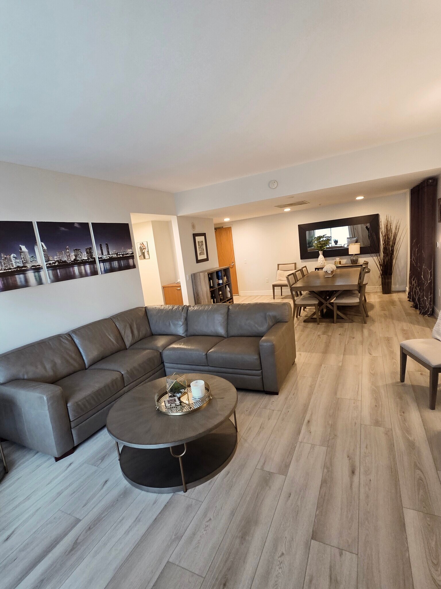 Building Photo - 645 Front St