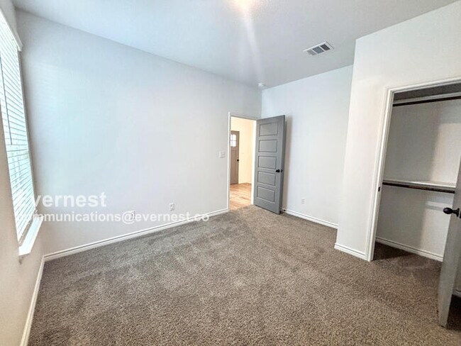 Building Photo - Limited Time Special Offer / 3 Bed, 2 Bath Home with Fenced Yard & Garage / Pet-Friendly / Availa...