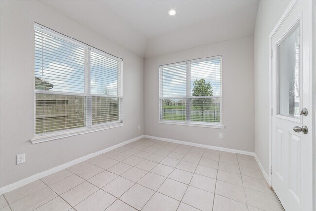 Building Photo - 77 Carmel Dr