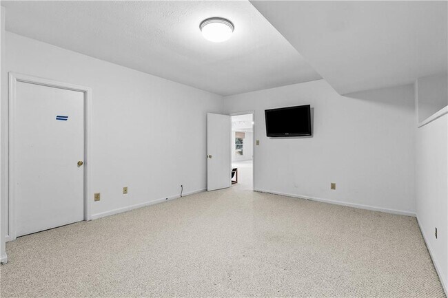 Building Photo - 755 Nile Dr