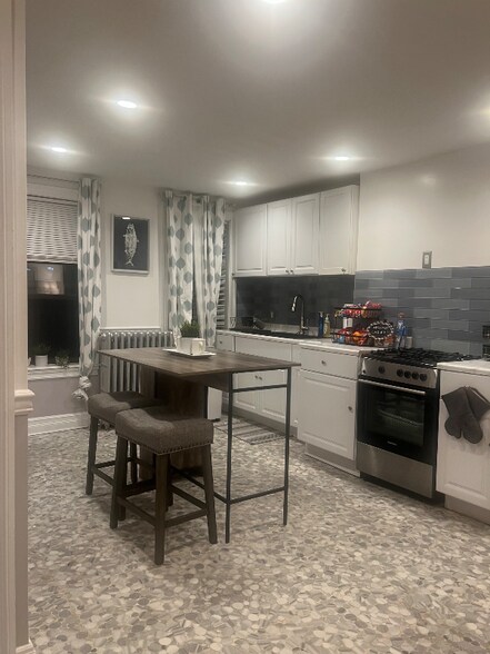 Building Photo - 669 Park Pl