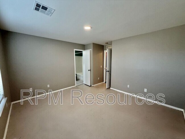 Building Photo - 1617 NW 150th Terrace