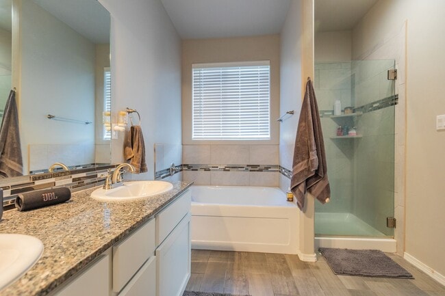 Building Photo - Beautiful 3 Bedroom/2 Bath Home