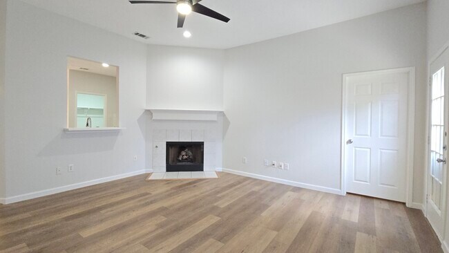 Building Photo - 9961 Queens Rd