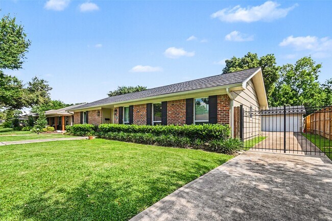 Building Photo - 4831 Stillbrooke Dr