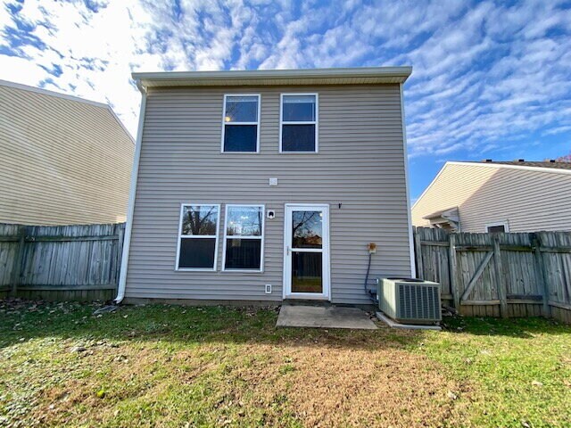 Building Photo - Stunning 3 Bedroom/3 Bath Home in Noblesville
