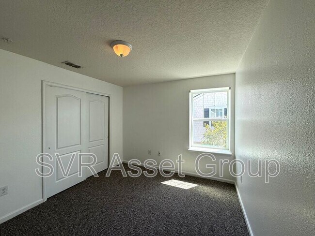Building Photo - 1521 Golden Lake Loop