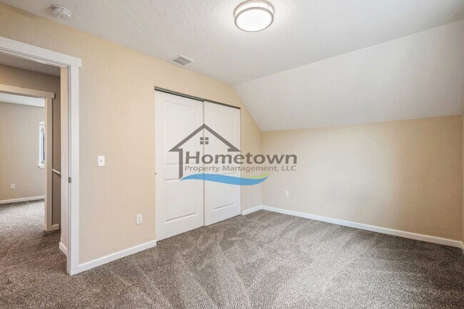 Building Photo - Beautiful Custom Craftsman Home in Coeur d...