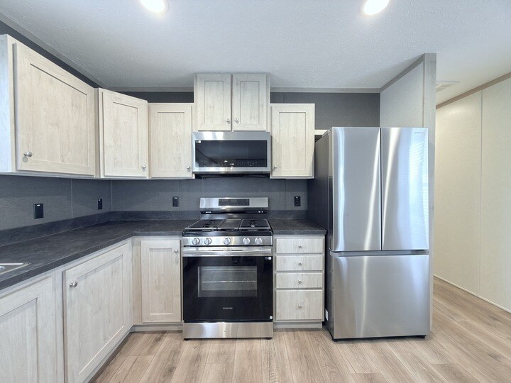 Building Photo - 52705 Van Buren Dr