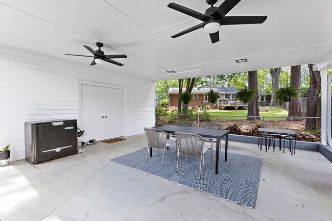 Building Photo - Fully Furnished Home, Short Term Leases Op...