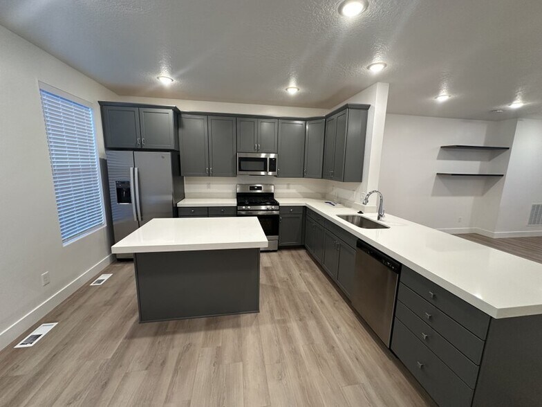 Building Photo - 1762 W 220 S