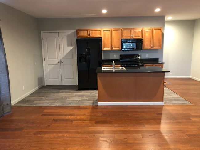 Primary Photo - 1407 Poplar St