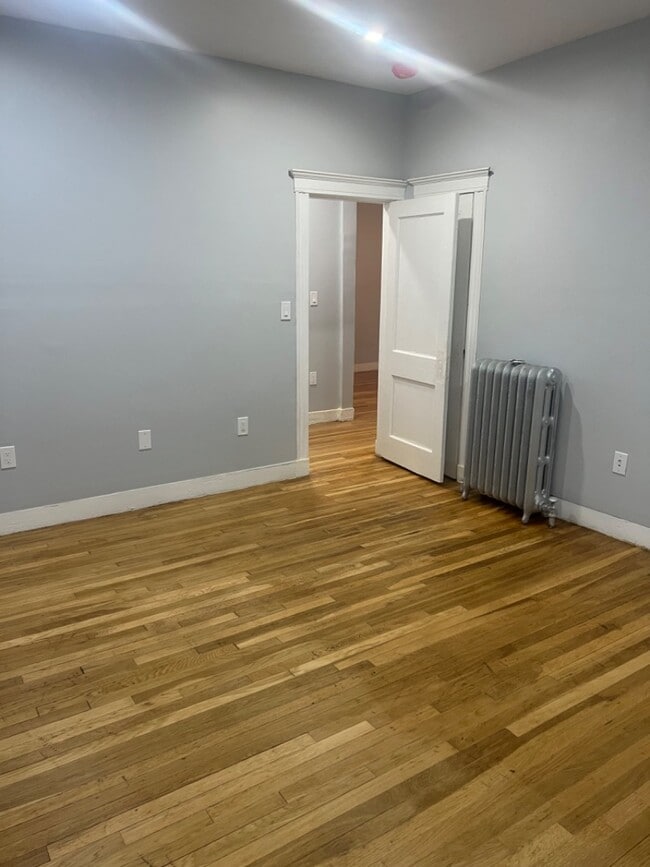 Building Photo - 31 Middleton St