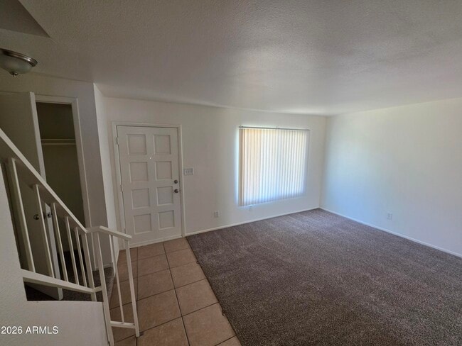 Building Photo - 731 E Vaughn Dr