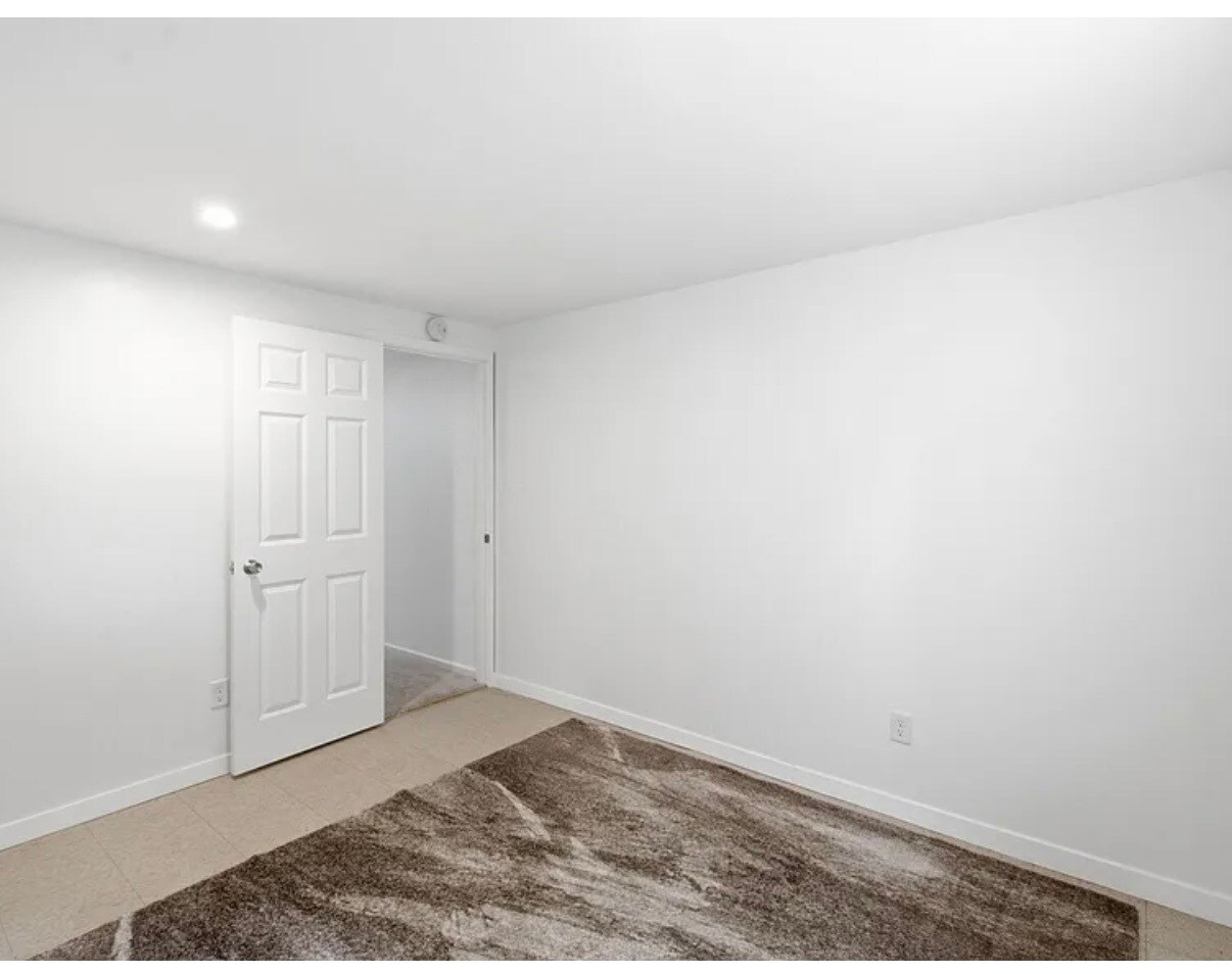 Building Photo - 15524 Larch St NW