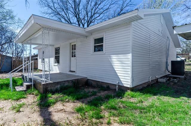 Building Photo - 131 Long St