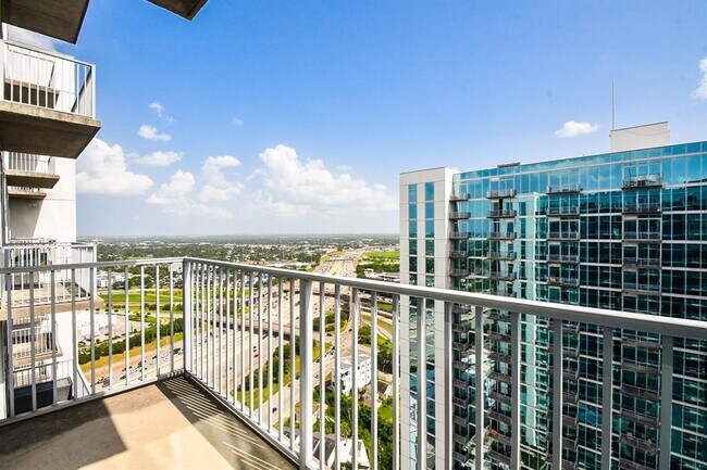 Building Photo - 5925 Almeda Rd