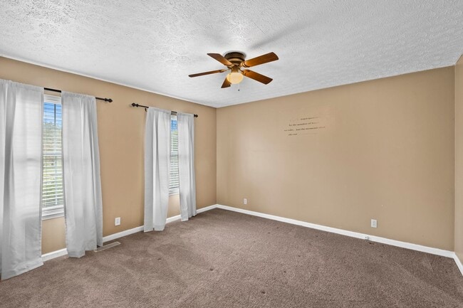 Building Photo - Three Bedroom Ranch in Franklin