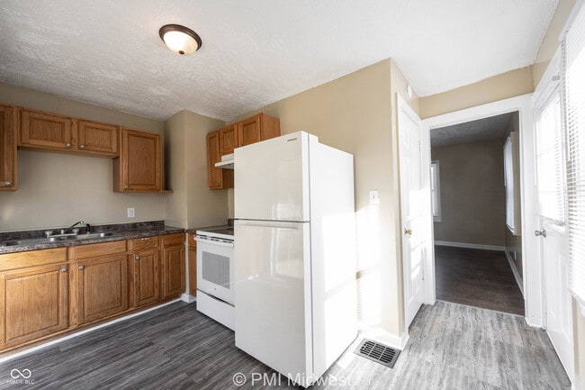 Building Photo - 4565 Brookville Rd