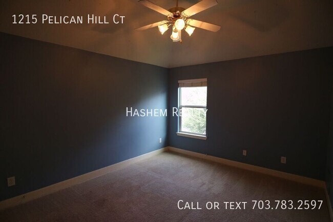 Building Photo - 1215 Pelican Hill Dr