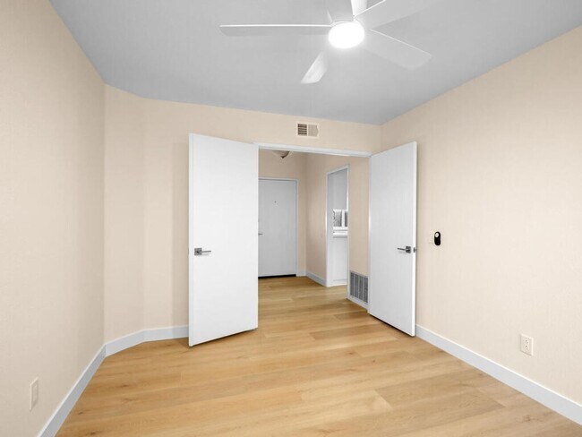 Building Photo - Harbor Pointe - Carlsbad gated community less than one mile to the beach